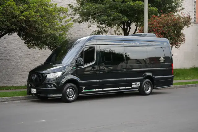 Van Mercedes-Benz Sprinter de lujo de ULTRAVIP de Estarter