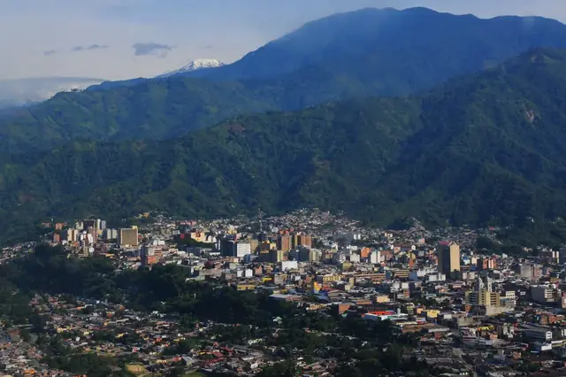 Servicio de transporte privado VIP con conductor en Ibagué, Colombia — traslados desde Aeropuerto Perales (IBE)