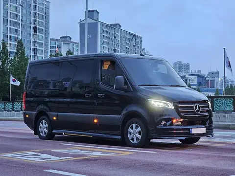 Mercedes Sprinter negra de lujo